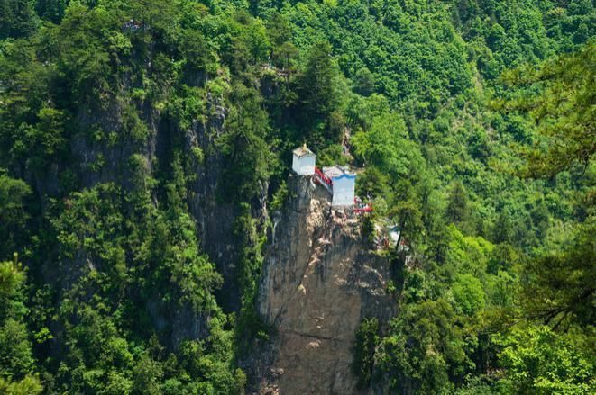 险峻|塔云山的上一颗明珠：只由四根柱子撑起，矗立1600米高空近500年