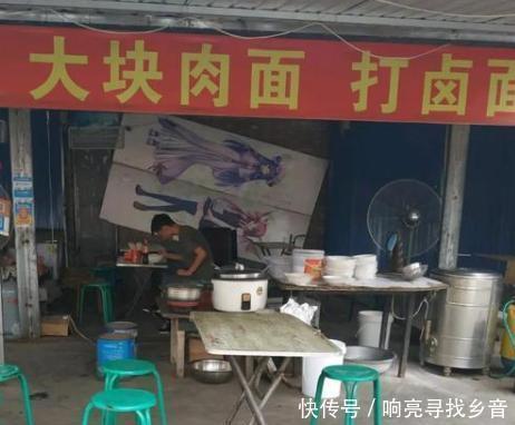 宅女|宅女COS雷姆卖炒酸奶，宅男穿动漫T恤卖烤肠，大家都不容易！