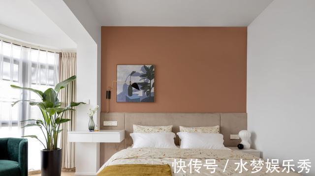 实用|越来越多人给客厅设计柜子，沙发离墙摆放后，真的超实用