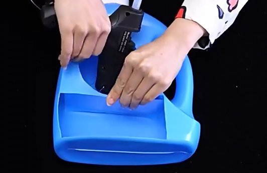 塑料瓶|洗衣液瓶子简单改造一下,放在床上,很实用,全家人抢着用