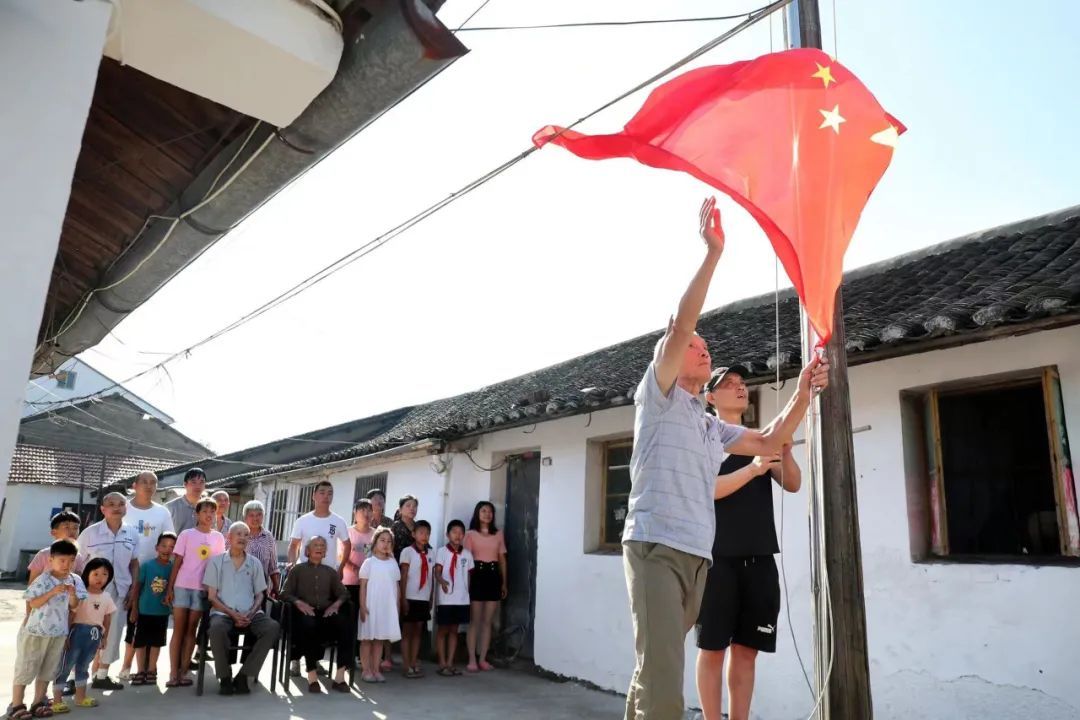 老兵|宁波这位抗美援朝老兵，连续21年在自家小院升旗！已用旧近80面国旗……