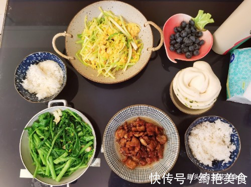 一地鸡毛|晚餐3个菜花了22元,朋友圈评价:这个妈妈会过日子!