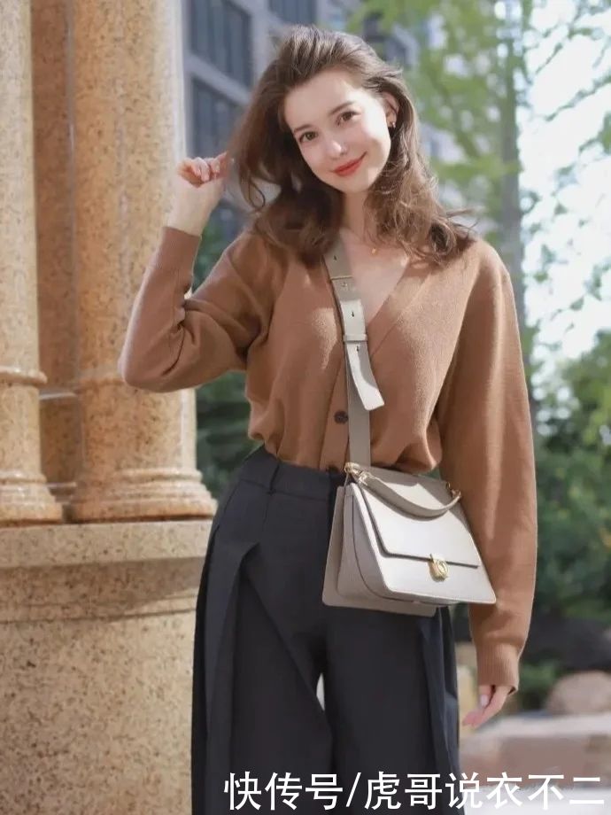 长得美就算了，还是搭配高手，这位俄罗斯美女每套冬装都好优雅