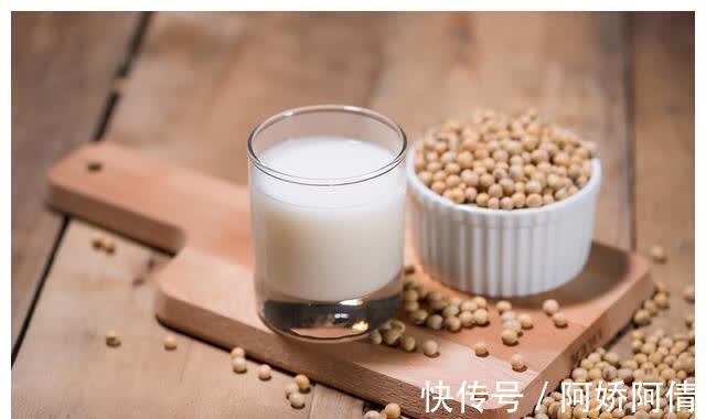 膳食纤维|血糖高的人，早上喝豆浆好还是牛奶好？营养师告诉你正确答案