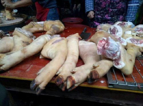 买猪蹄，挑肥的还是瘦的好？牢记这1句顺口溜，下回别再买错