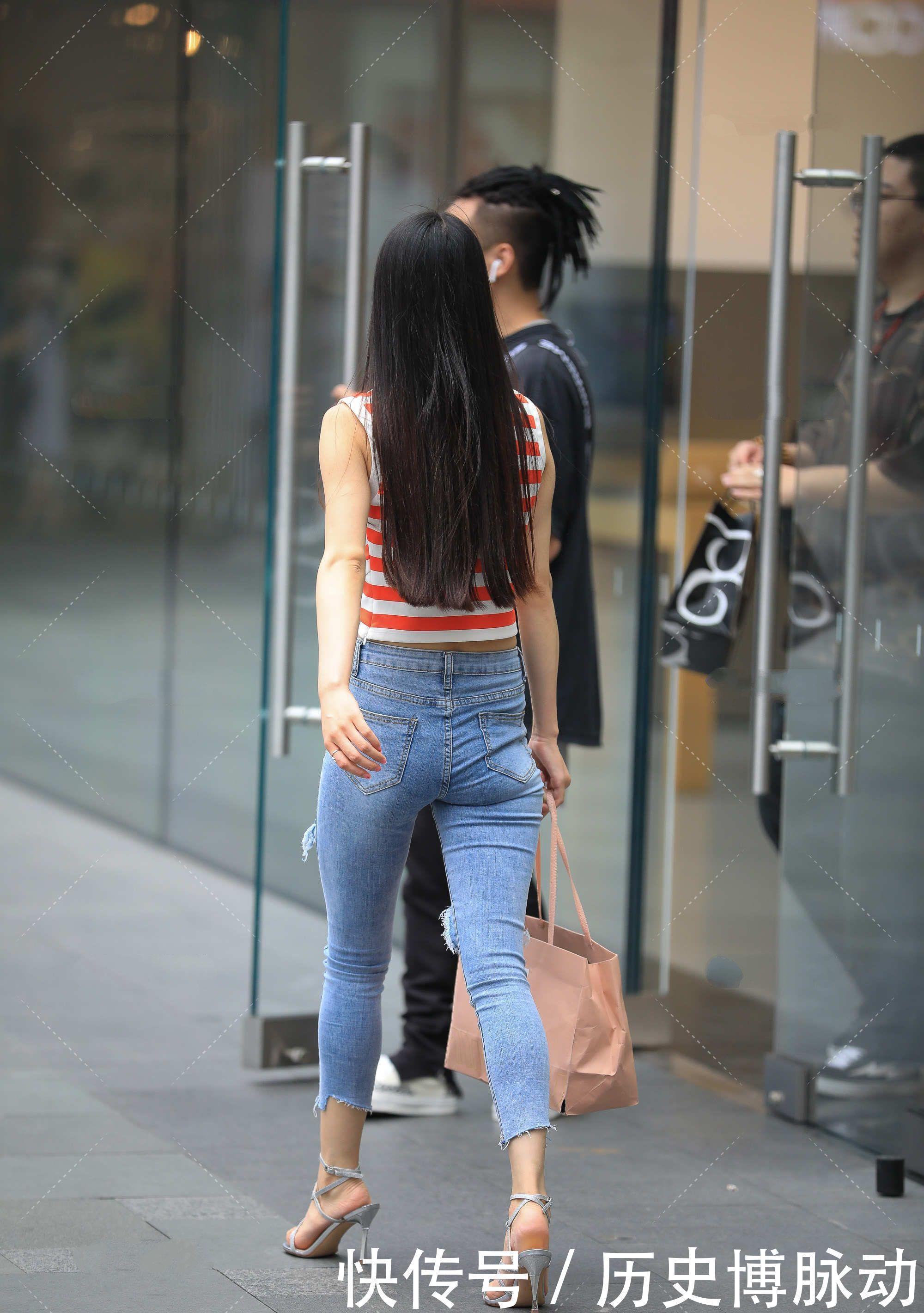 牛仔裤|活力满满的穿衣风格,红白蓝搭配,带来一整天好心情