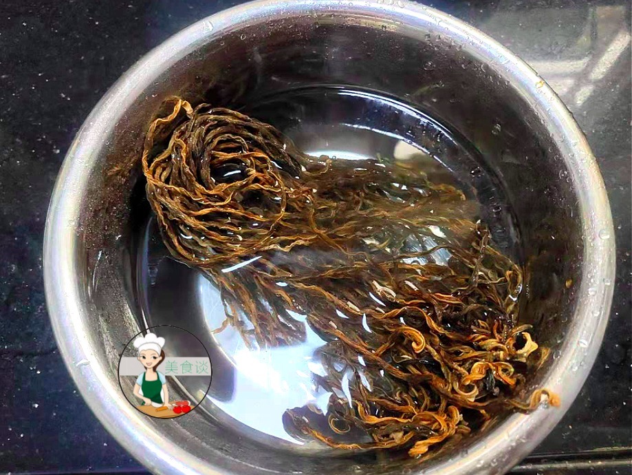 夏天此蔬菜多买点,晒干囤起来,泡一泡,切段焖五花肉,越嚼越香