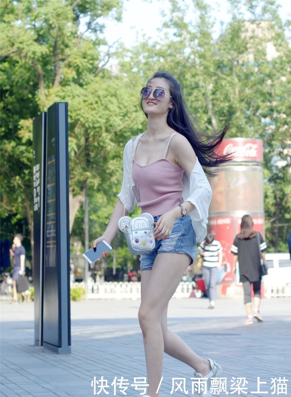 牛仔|牛仔短裤好穿搭,不仅仅是年轻的姑娘喜欢,搭配也很轻松