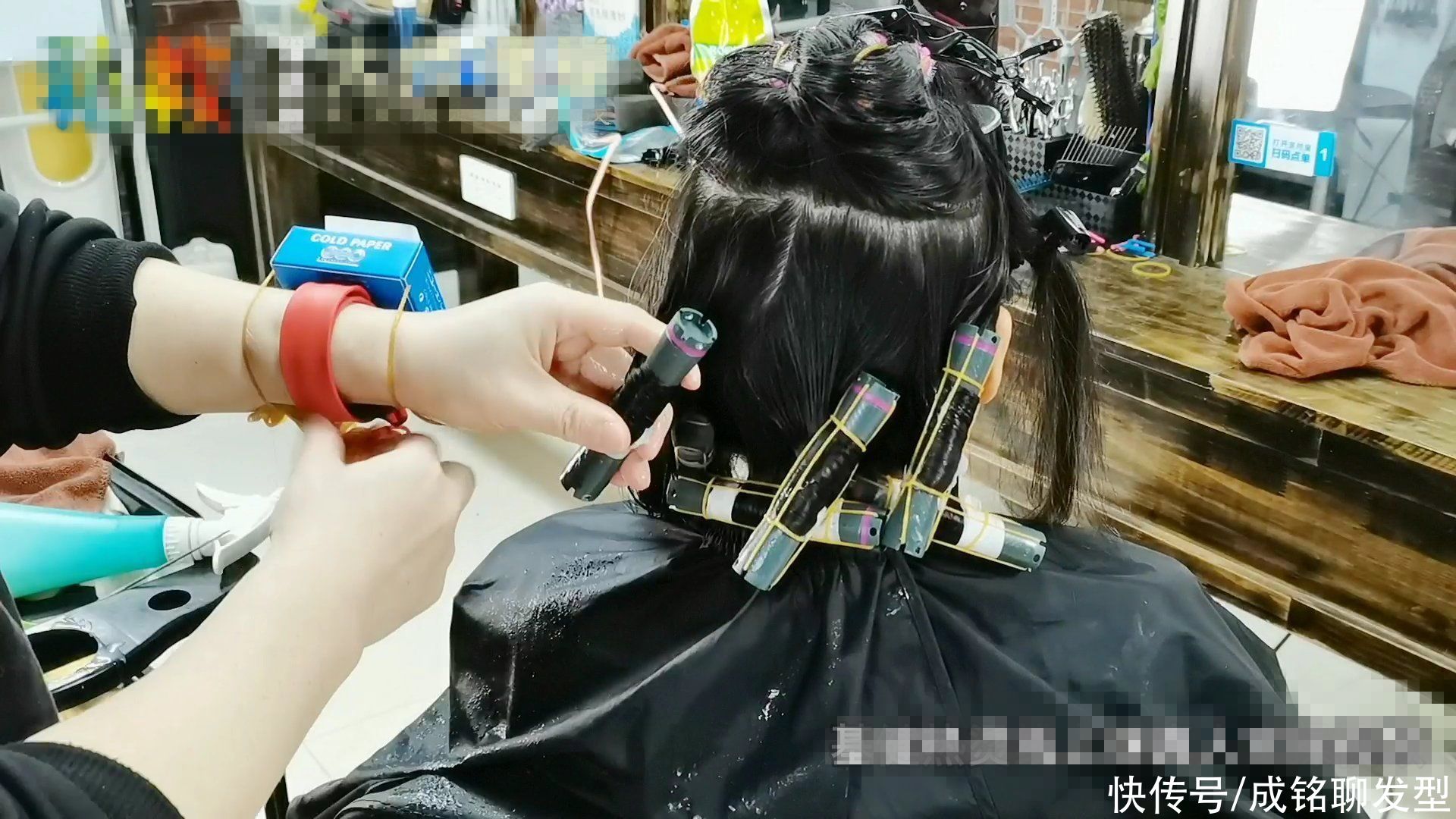 年过五十发量少怎么烫减龄？摩根烫+螺旋卷，蓬松洋气又显发量多