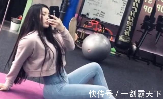 身材|小姐姐独爱欧美身材,坚持举铁锻炼,1年时间练成“中国卡戴珊”