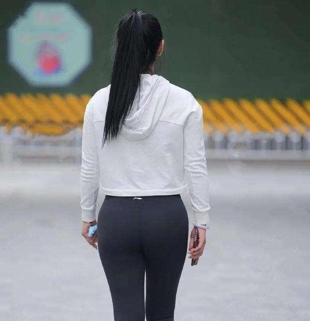 耐看|打底裤显优雅，大方得体的搭配风格也耐看，减龄单品