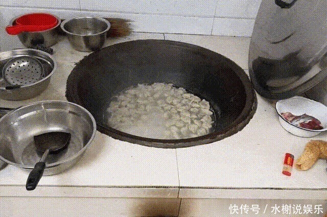 婆婆|第一次去农村婆婆家，她包饺子的食材让我怀疑人生，这下长见识了