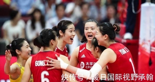 塞爾維亞女排|中國女排征戰(zhàn)奧運(yùn)，郎平換了新發(fā)型，19日出發(fā)，沖擊奧運(yùn)冠軍