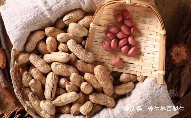 切片面包|花生不是人人都能吃, 这6类人多吃一口, 很容易出事