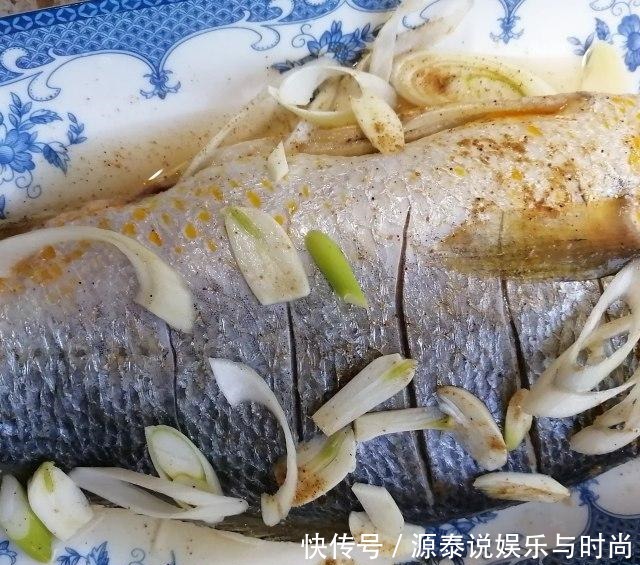 红烧大黄花鱼,鱼肉鲜嫩,汤汁浓郁