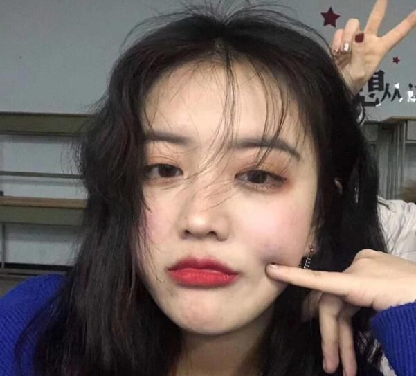 口红|女孩经常对“嘴唇”做这3件事,早晚变成“樱桃嘴”,香肠嘴妹子不妨试试