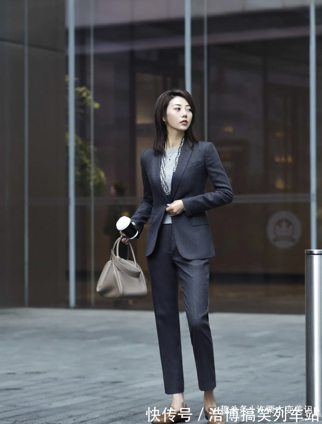 裤子 五六十岁女人尽量少穿黑裤子,多穿这5种裤子,好看又不老气!