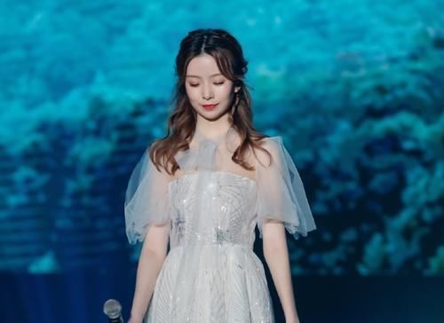 同是选手,陈卓璇抱怨金主,孟美岐却因为广告多而痛哭