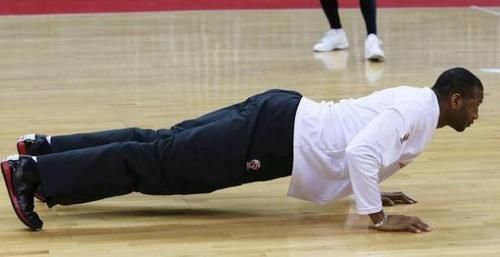 俯卧撑|男人每天40个俯卧撑，6大好处或“悄然而至”，很多人坚持不下来