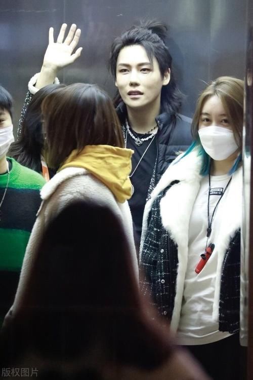 汪涵|王一博为何1年能有2亿6000万的收入？汪涵力挺他一人