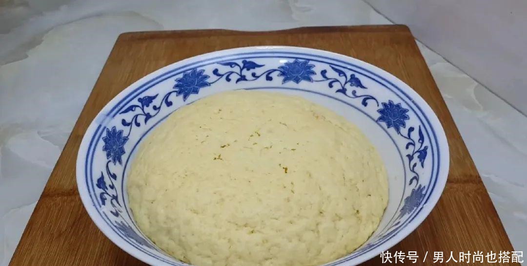  简单|以后红薯就这样做，加半碗面粉，教你做特色小零食，比油条还好吃