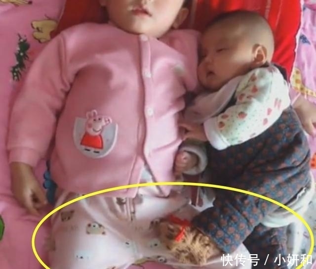 哥哥|哥哥抱着弟弟睡着了 妈妈掀开被子看到这画面 网友：太有爱了