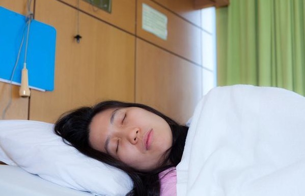 宫颈癌|23岁女子,查出宫颈癌,提醒1件事做太多,子宫怎么受得了