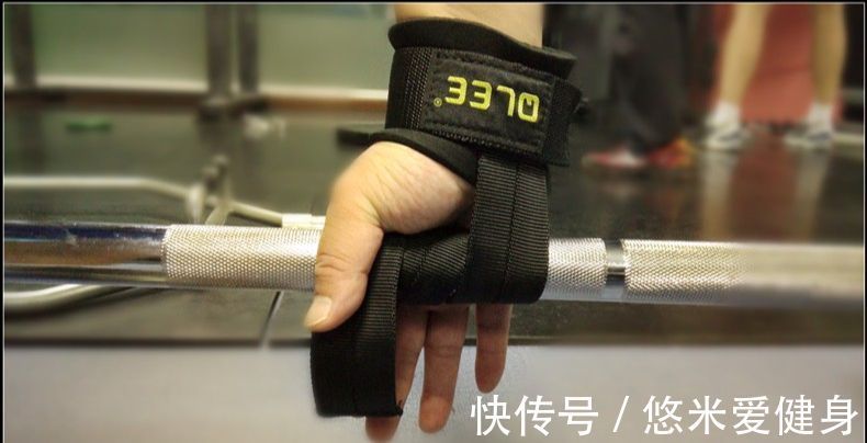 手腕|这4个健身装备，并不适合新人使用，提升基础力量实现增肌效果