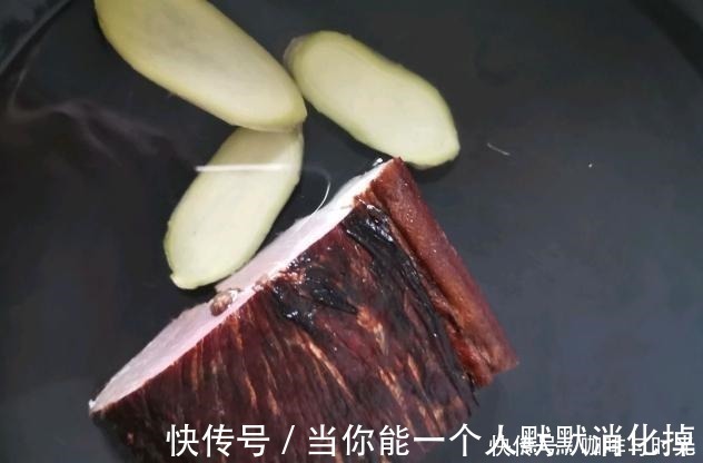 油炸|炒腊肉,直接炒还是用水泡都错了,少做2步,又硬又咸,还油腻