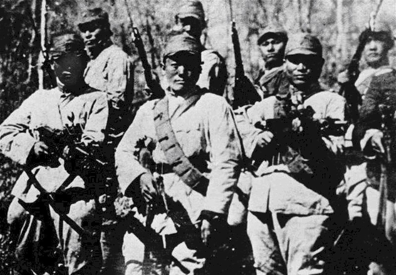 爱子|抗日英雄携娇妻爱子共赴刑场,周围群众看到这一幕,含着眼泪肃然低头