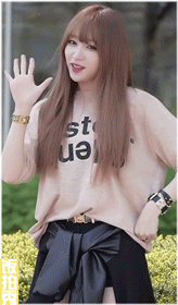 |搞笑GIF趣图:我的工资卡由老婆保管的