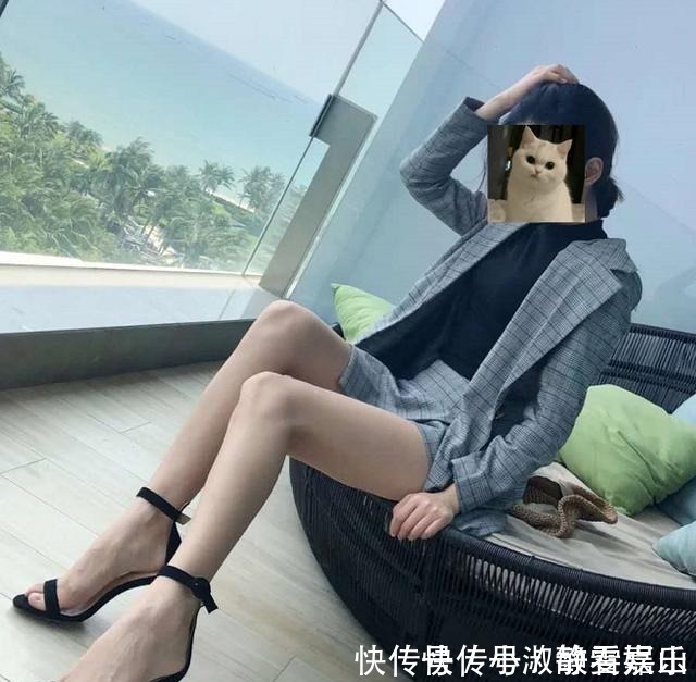 一字带的高跟鞋太绝了,不管在什么场合,穿上它基本都不会踩雷