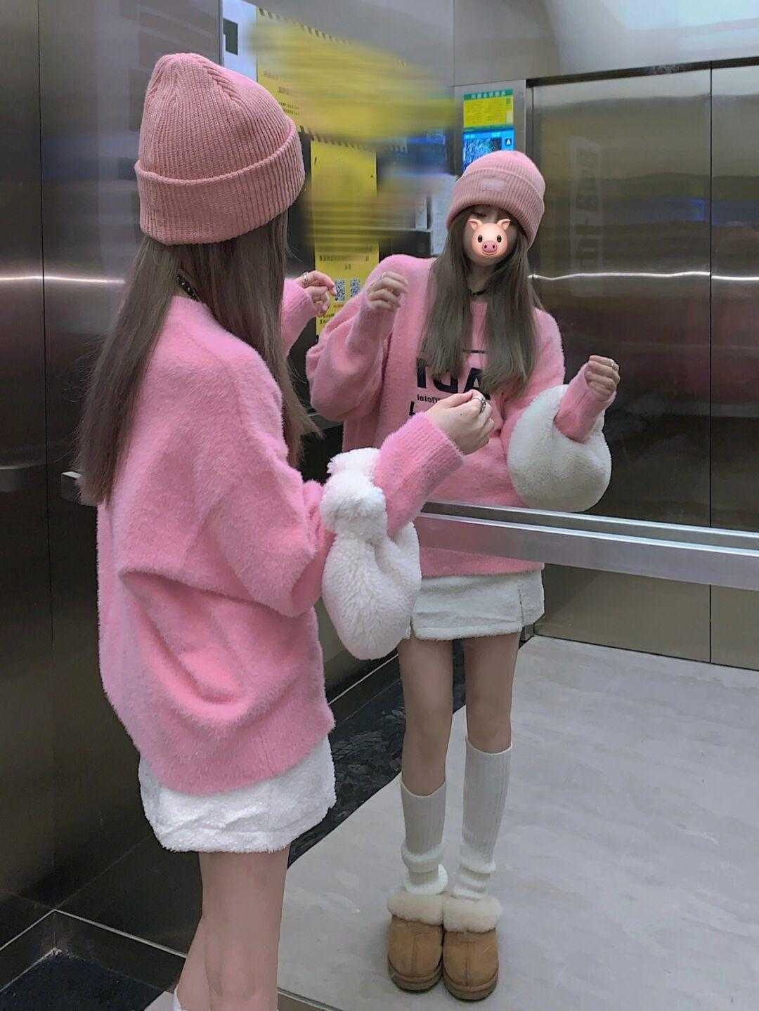 qq秀|开春不知道怎样穿?用粉色毛衣搭配这几条下装,真的封神了