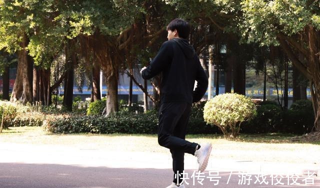 跑鞋 舒适、透气、缓震,入门级专业跑鞋咕咚10k pro体验!