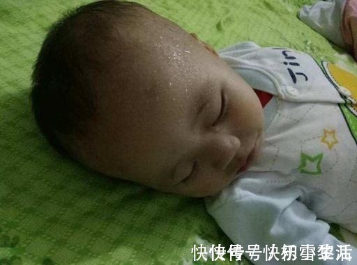 散热片|夏季温度再高也别这样“开空调”,费电是小事,关键是坑娃