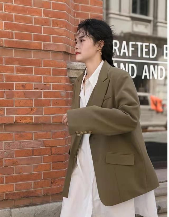摩卡色 秋冬小西装的时髦穿搭分享:这些流行款穿上身,知性优雅又显气质