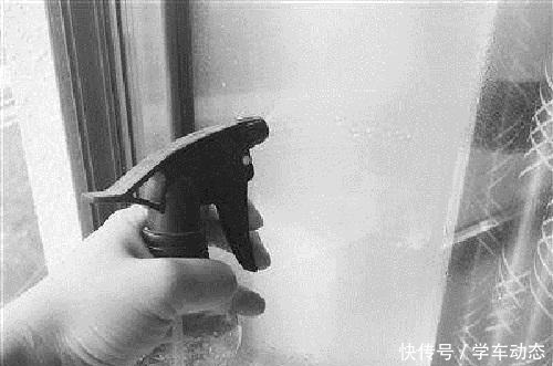擦玻璃有技巧，几分钟一扇窗，速度快大扫除真省事！