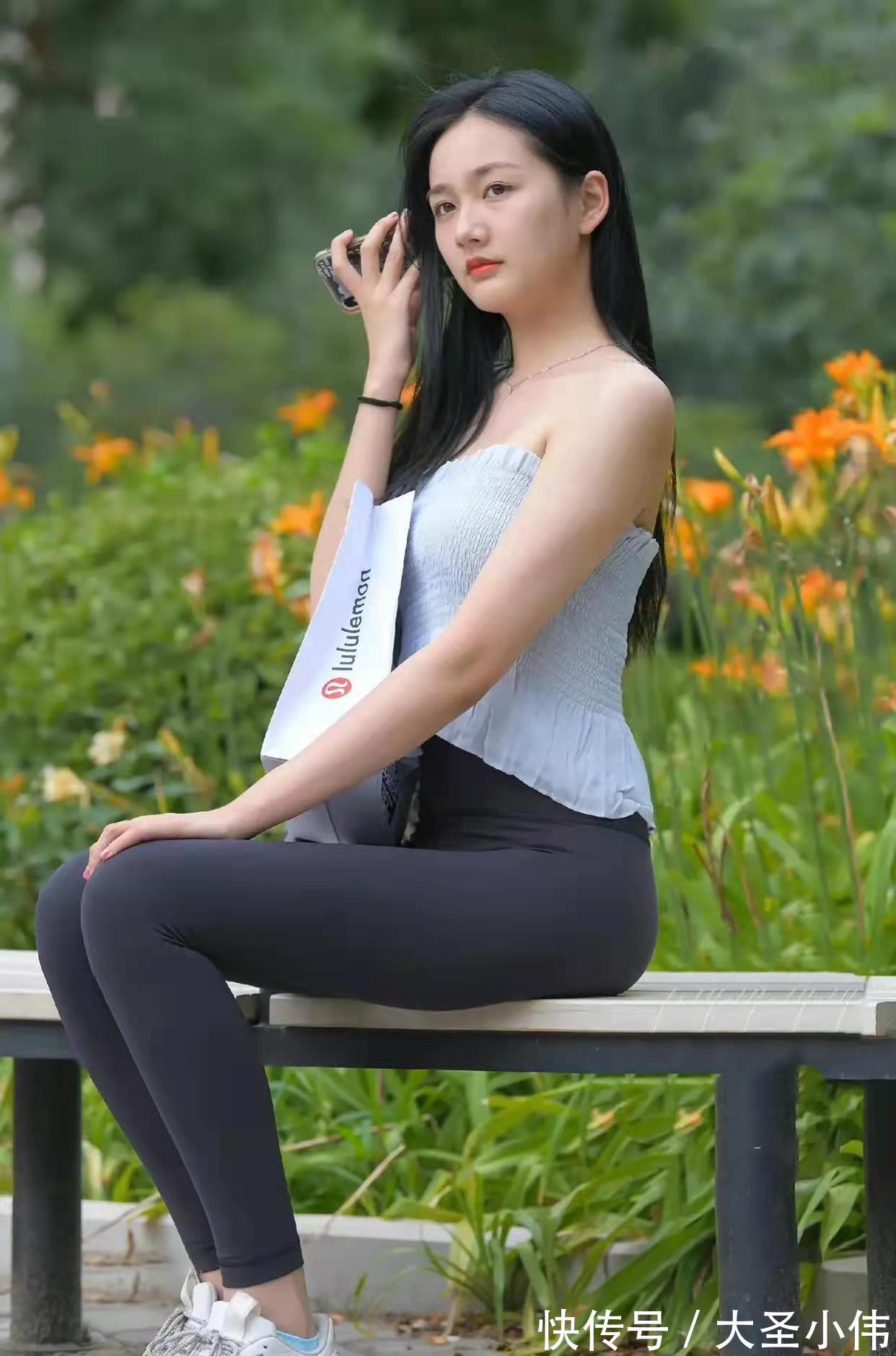 街拍|美女街拍:有的小姐姐穿搭好看又吸睛,有的土气落伍,让人无法直视