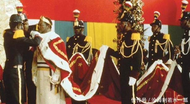 恶魔|他是吃人的恶魔,却自诩为中非拿破仑,最后被囚禁一生