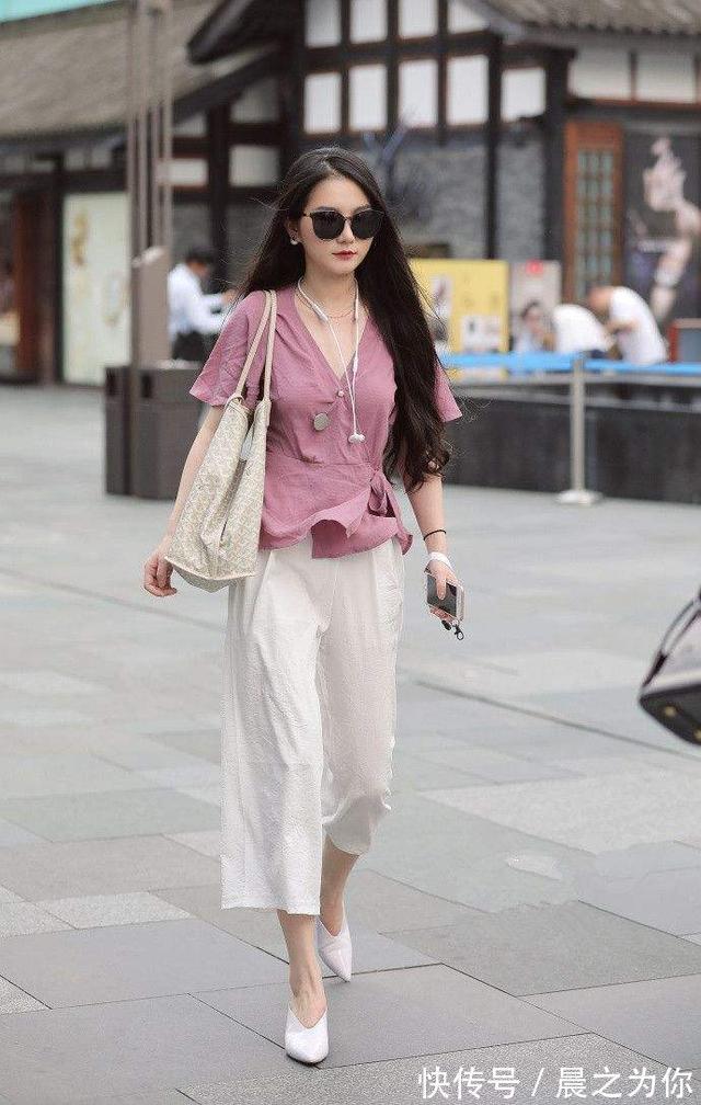 时尚穿搭 -肤白貌美大长腿的小姐姐,穿搭展示休闲舒适,你喜欢么?