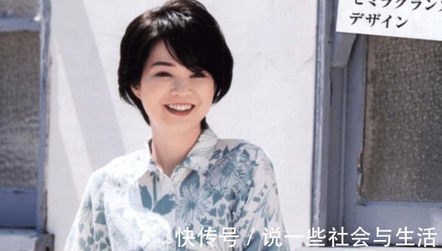 卷发 45岁的女人，直发和卷发哪种更显年轻这六款发型时尚减龄又高级！