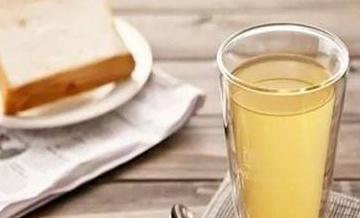 手指甲|不论男女,手指甲有竖纹多吃它,补钙补气血,晚上不失眠