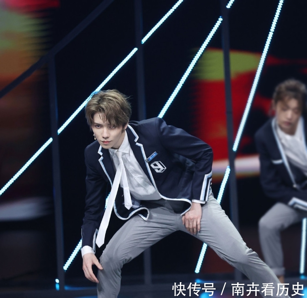 黄晓明|罗一舟再遇黄晓明,紧张到手无处安放,小细节却显人品