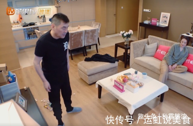 蒋勤勤家小地板还脏乱，秦海璐家大又干净，幸福背后是老公的差距