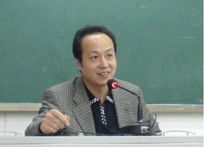 罗京病逝11年，职业生涯最难稿件曝光，李瑞英播报声音都在颤抖