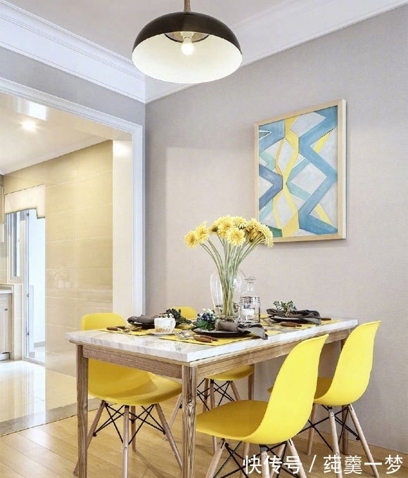 原木色|看起来很上档次的小户型空间，现代风格设计简洁大方，全屋很漂亮