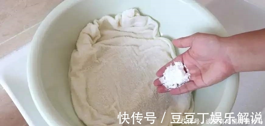 白醋|毛巾用久了臭又滑,这样清洗一遍跟新买的一样,不得不感叹聪明