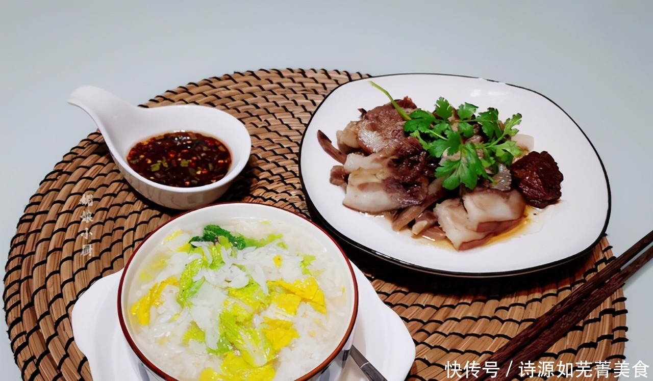 一日三餐家常合口,中午来客依然节俭,一大盘烤土豆上桌就被扫光!