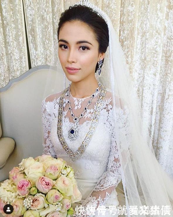 伊曼公主|马来西亚公主婚礼太奢华,戴蓝宝石还不够,绿宝石直接镶在衣服上