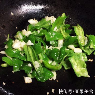 红线椒|#巨下饭的家常菜#干饭神菜「肉炒肉」香辣美味连吃三碗